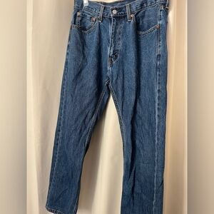 Levi’s regular fit jeans
Size 32 x 30
Medium wash